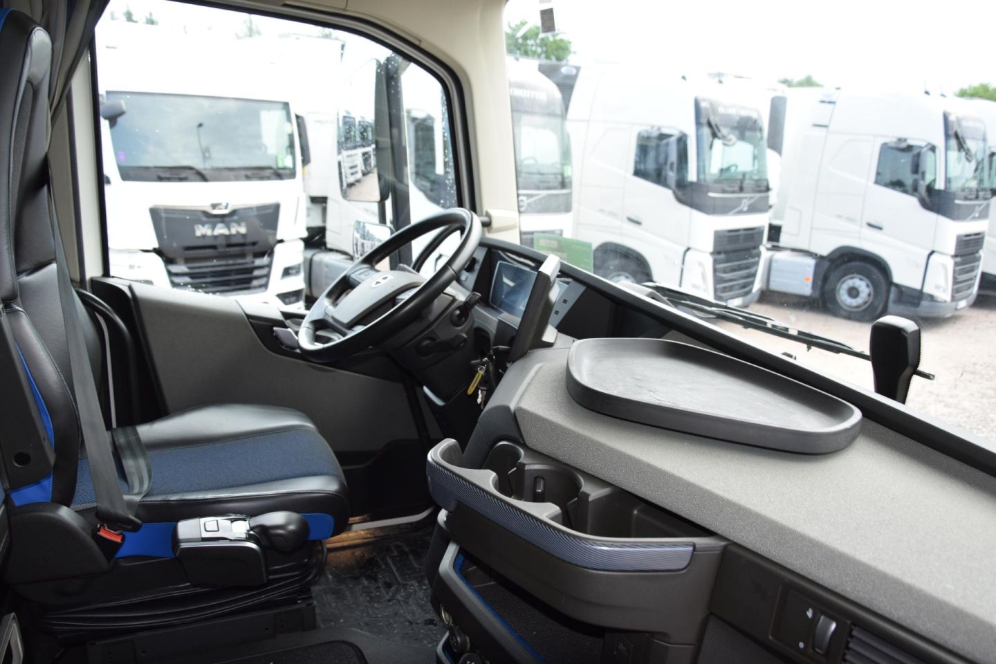 2022 Volvo FH 460 Globetrotter XL i-Save Side Skirts