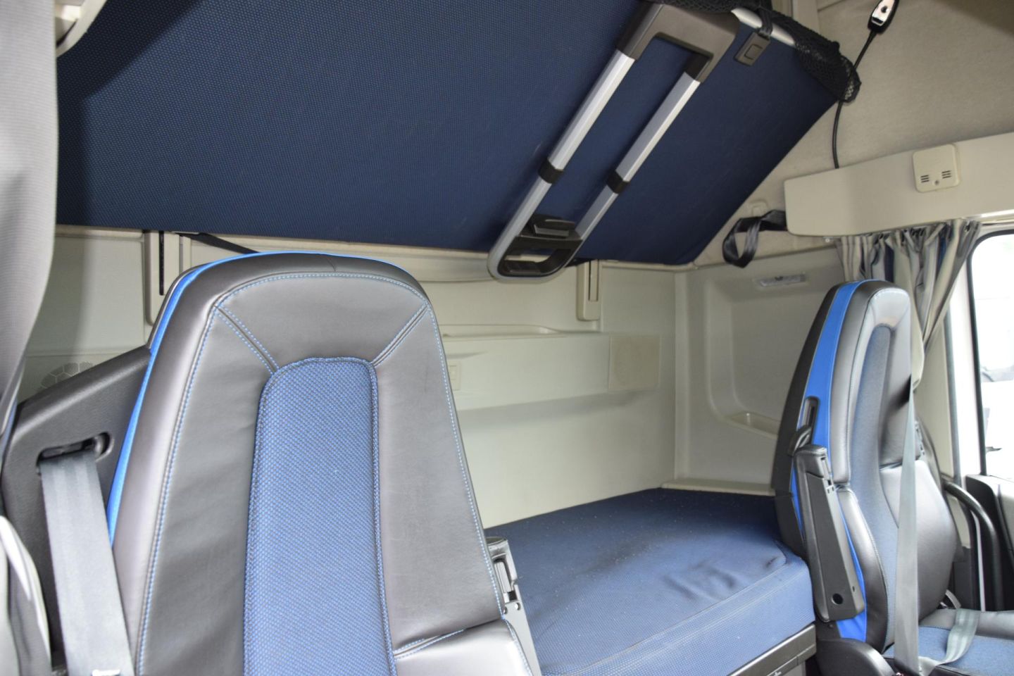 2022 Volvo FH 460 Globetrotter XL i-Save Side Skirts