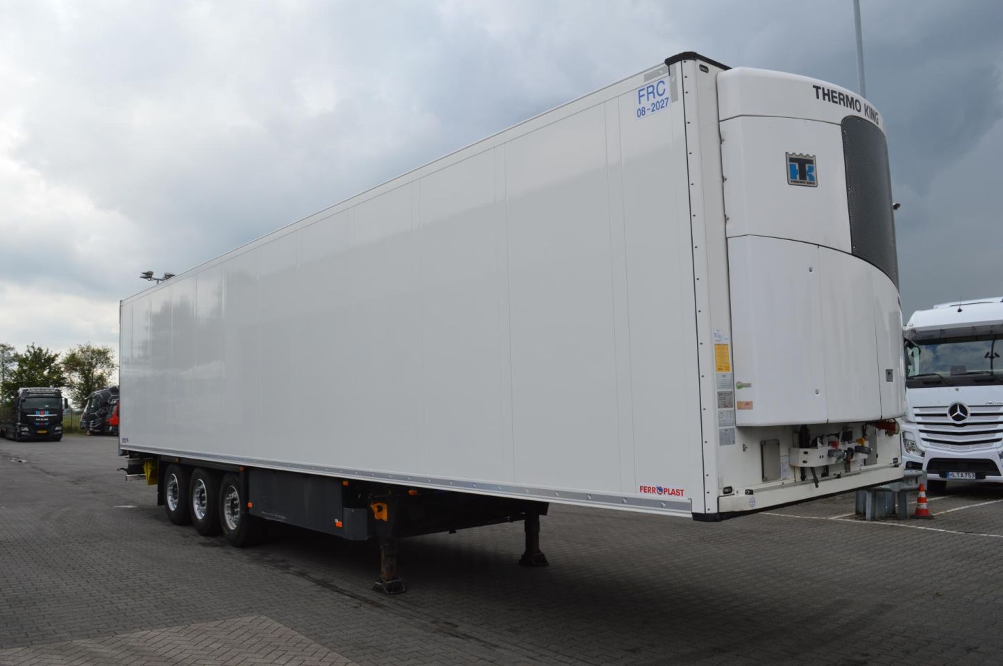 2018 Schmitz Cargobull SKO Double Deck FP 60 ThermoKing SLXi 300