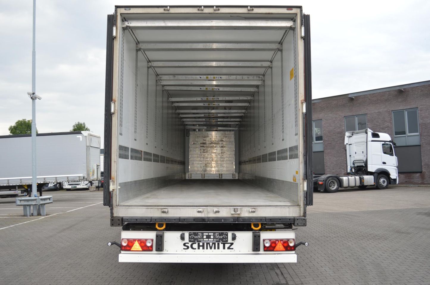 2018 Schmitz Cargobull SKO Double Deck FP 60 ThermoKing SLXi 300