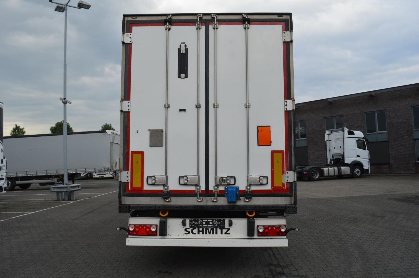 2018 Schmitz Cargobull SKO Double Deck FP 60 ThermoKing SLXi 300