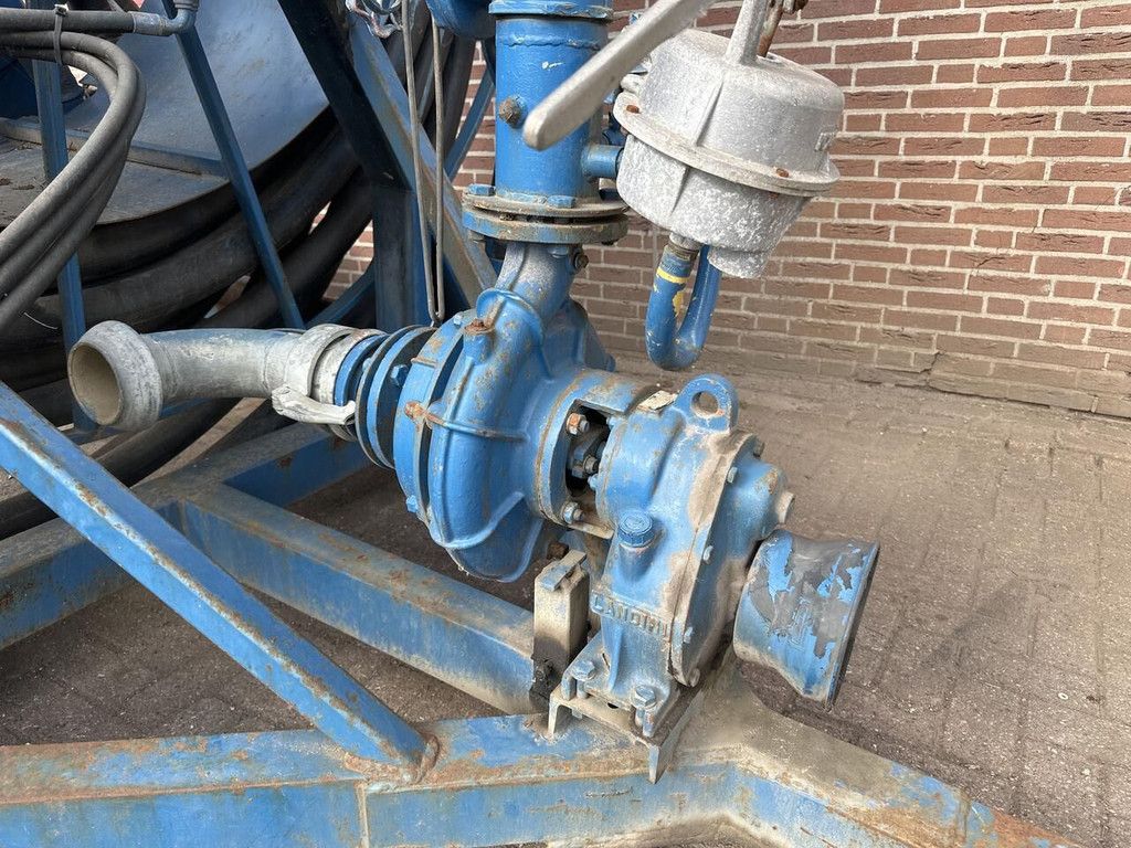 Haspel met eigen pomp