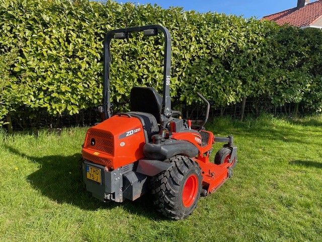 Kubota ZD1211 Zero turn maaier