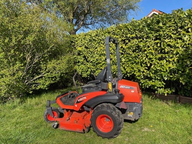 Kubota ZD1211 Zero turn maaier