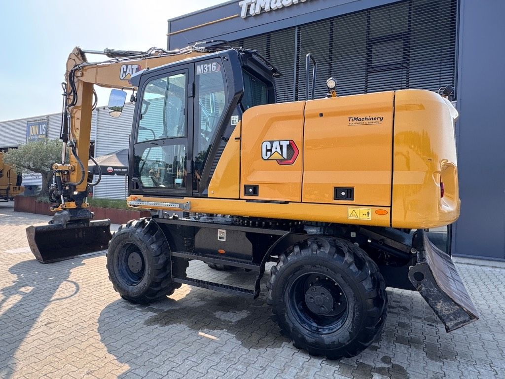CAT M316