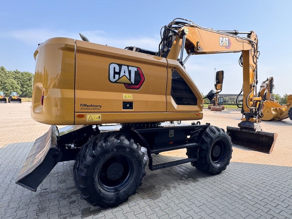 CAT M316