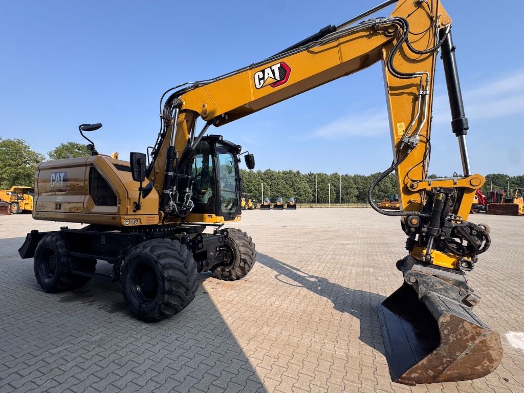 CAT M316