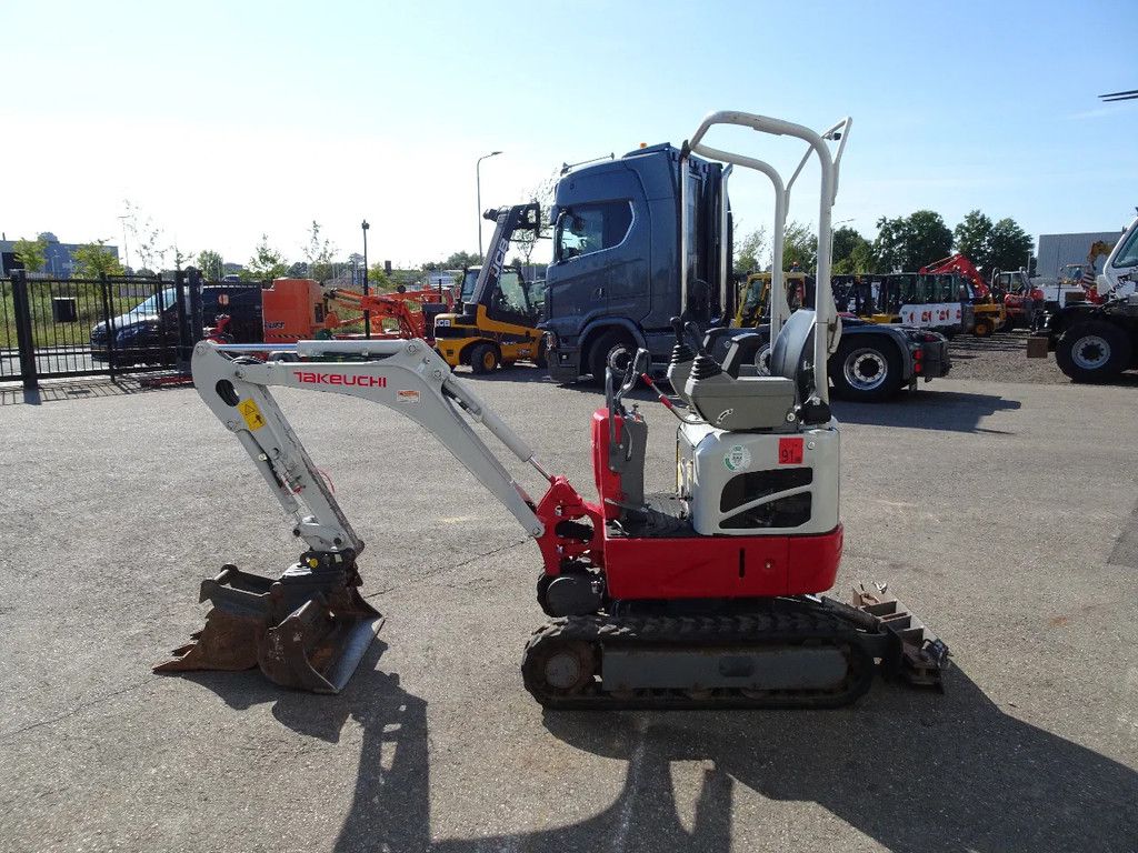 Takeuchi TB210