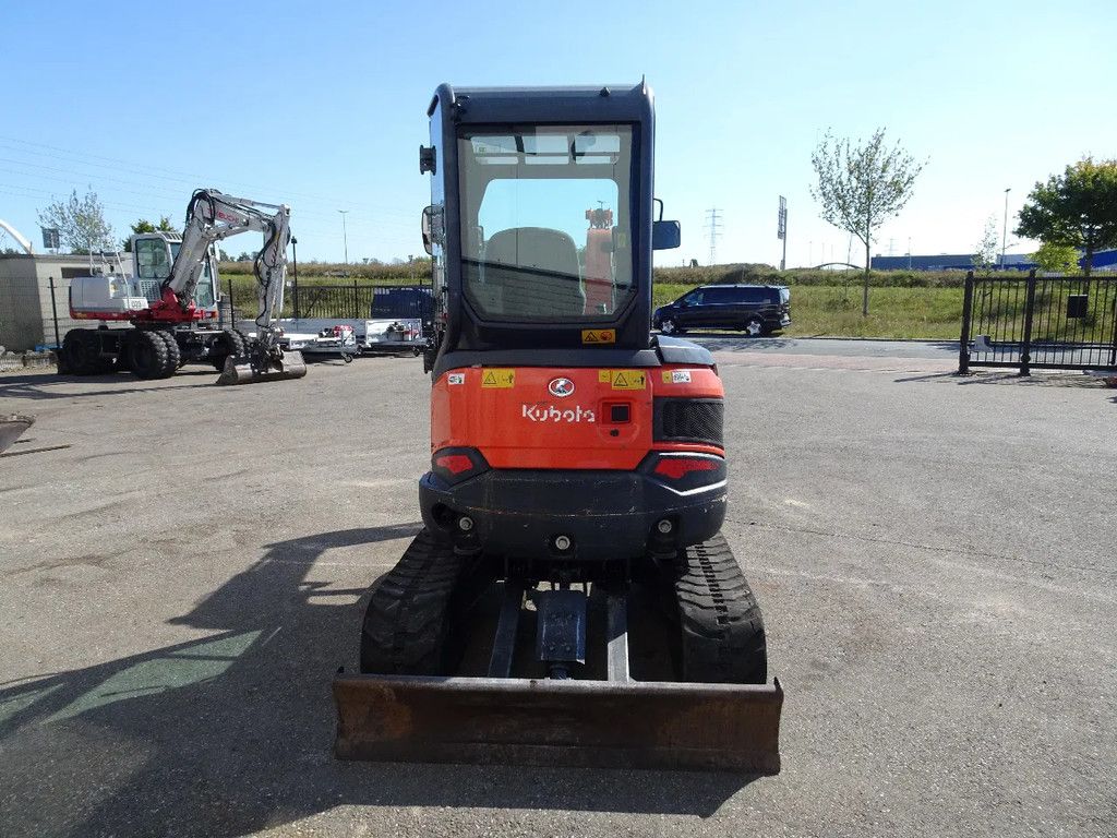 Kubota U27-4