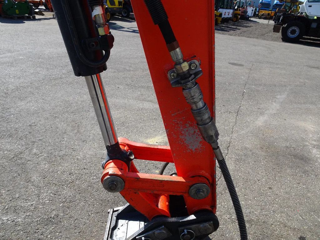 Kubota U27-4