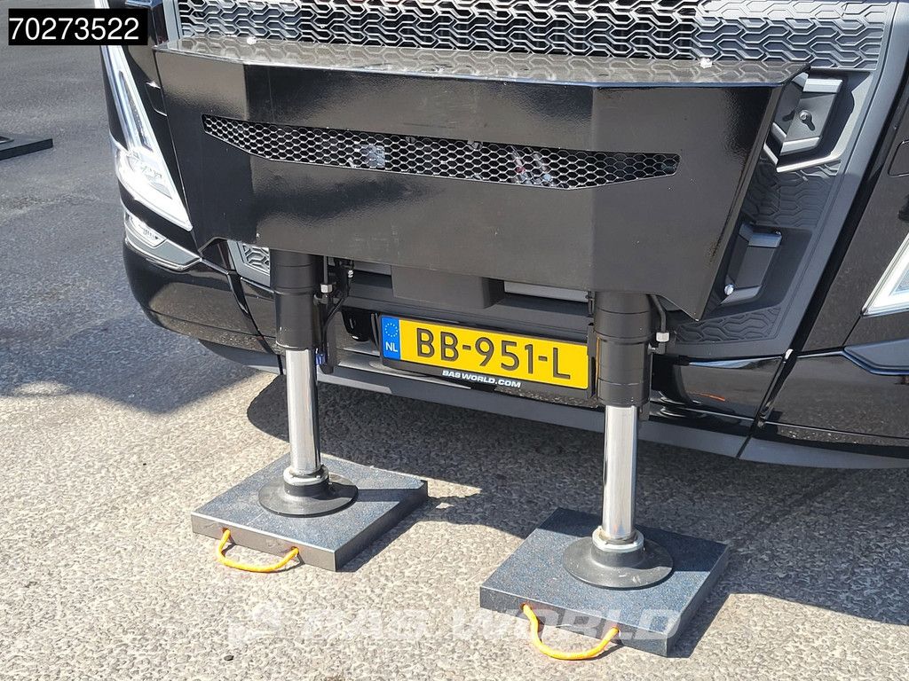 Volvo FH 500 8X2 NEW NL-Truck Palfinger PK110002 SH Crane + Fly-Jib Winch VEB+