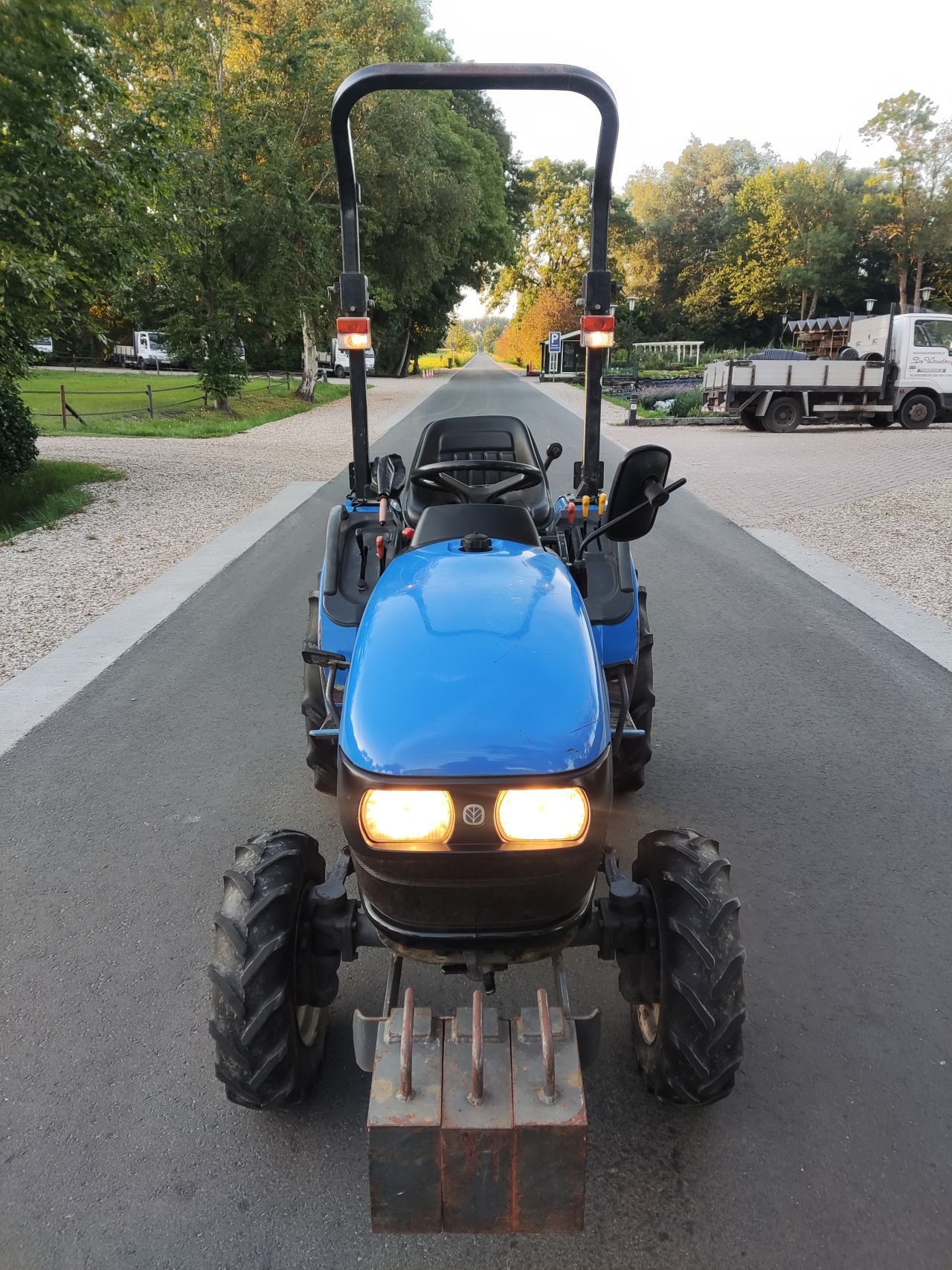 NEW HOLLAND tractor (type TC21D, 21 pk, hydrostaat, etc.)