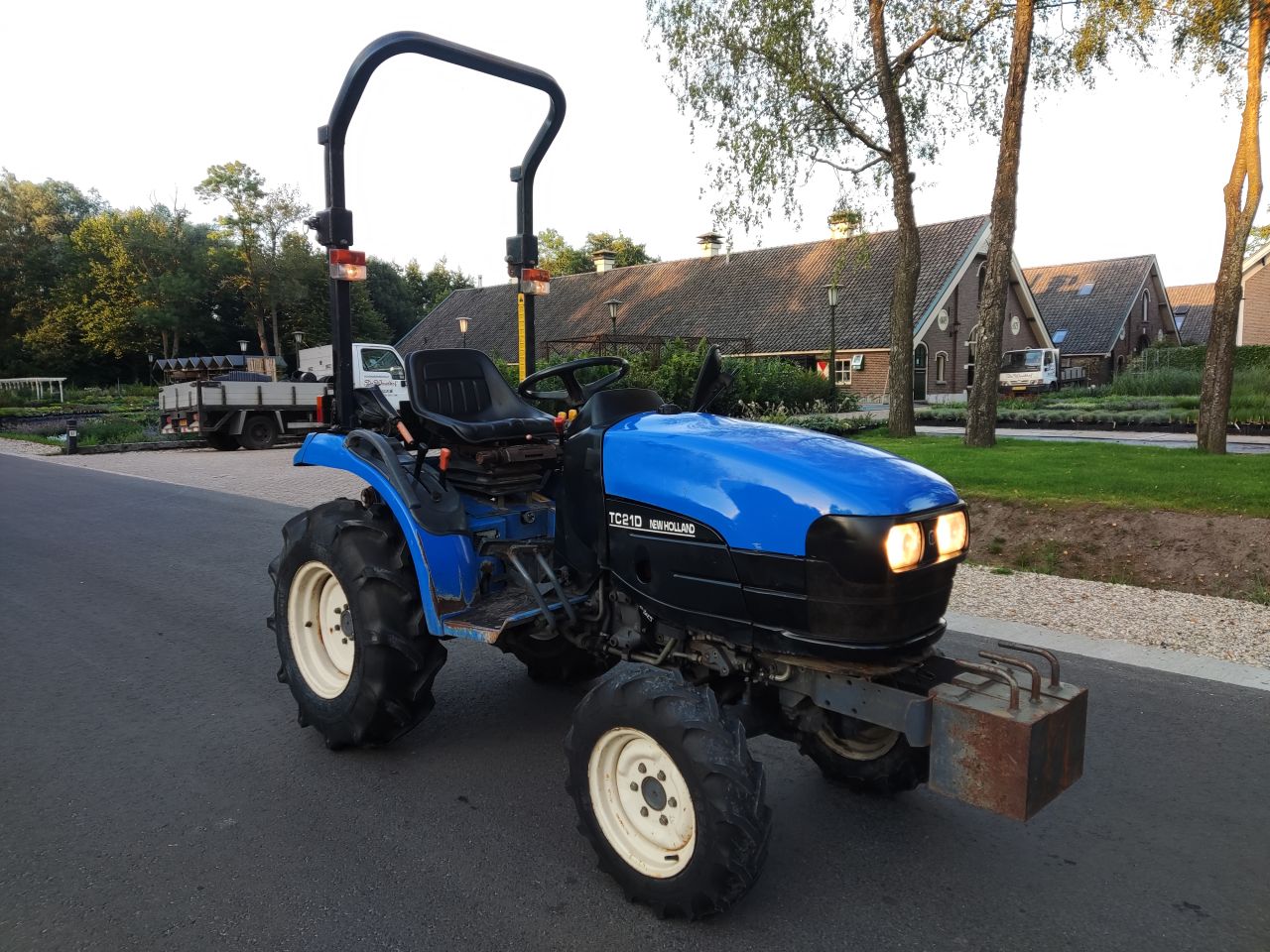 NEW HOLLAND tractor (type TC21D, 21 pk, hydrostaat, etc.)