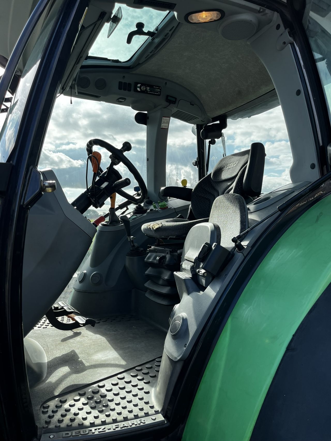 Deutz Fahr Agrotron K 410 met Stoll voorlader 3675 uur 50km/u