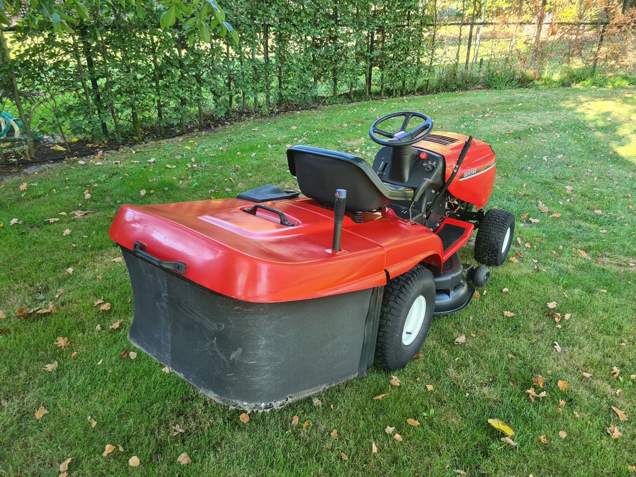 Sentar zitmaaier met opvangbak hydrostaat.