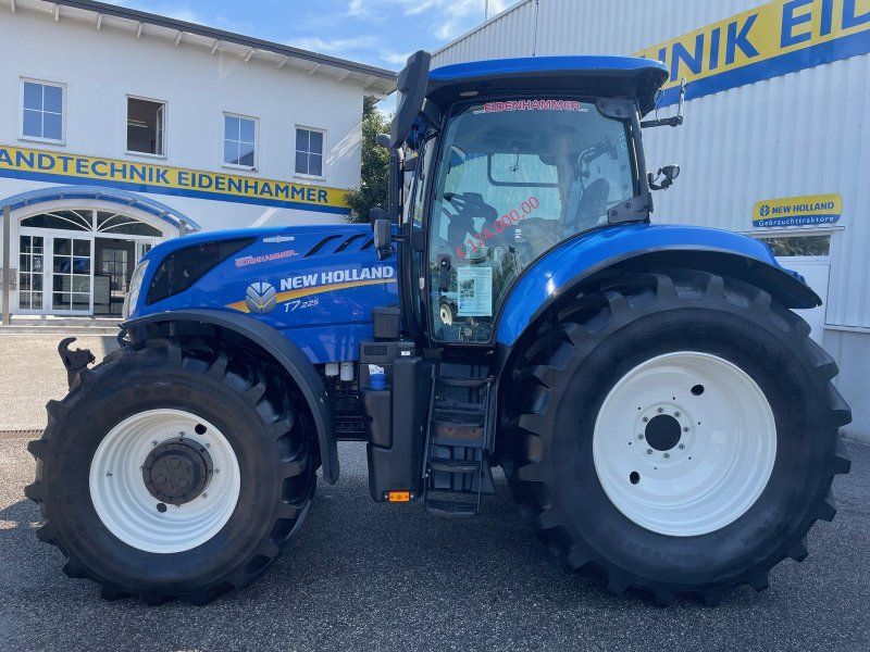 New Holland T7.225 Auto Command SideWinder II (Stage V)