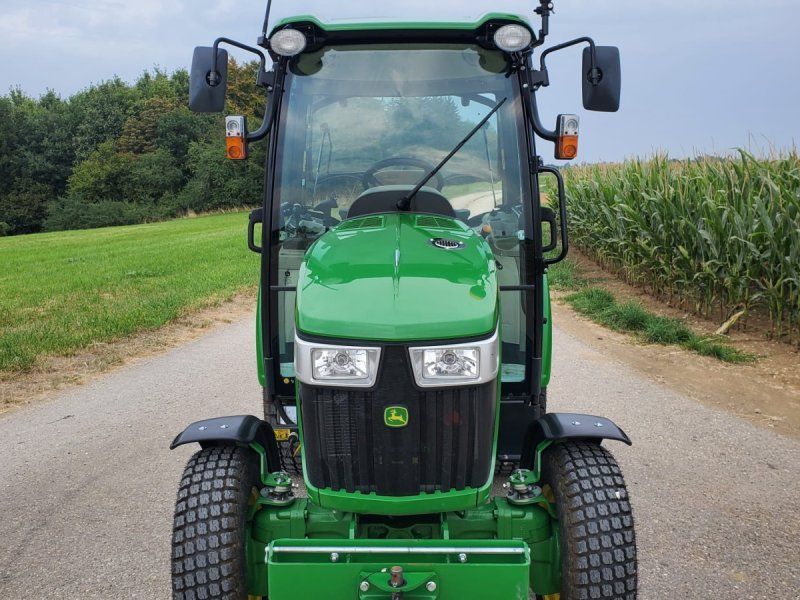John Deere 3039R