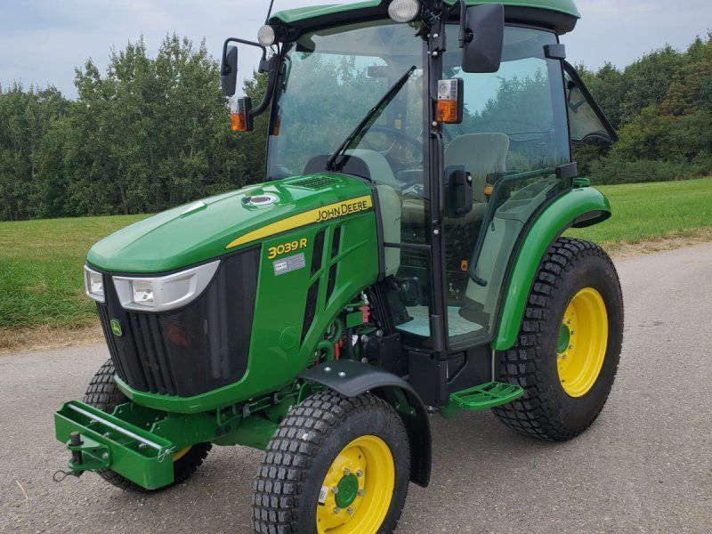 John Deere 3039R