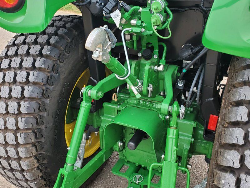 John Deere 3039R