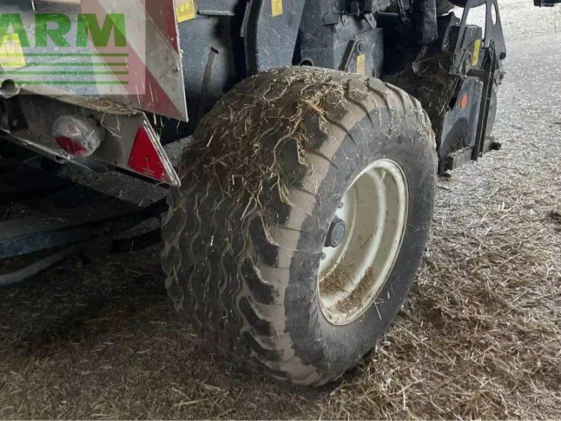 New Holland roll-belt 180 superfeed
