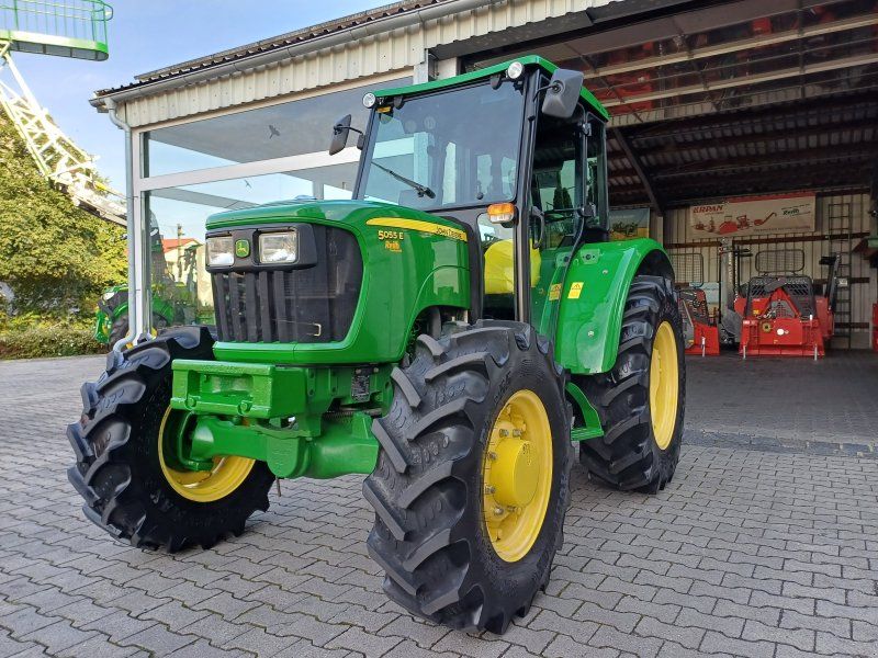 John Deere 5055 E