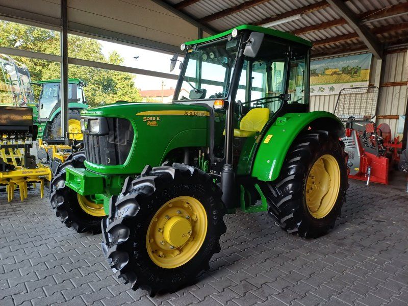 John Deere 5055 E