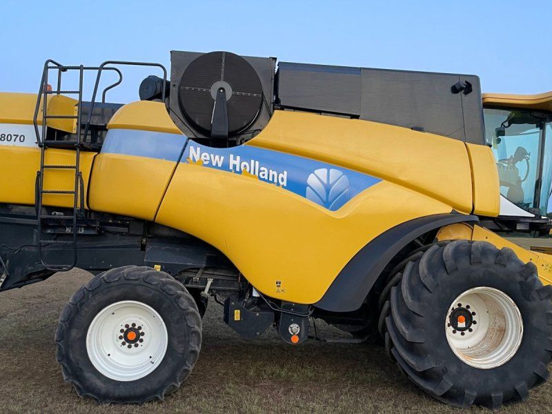 New Holland CX8070