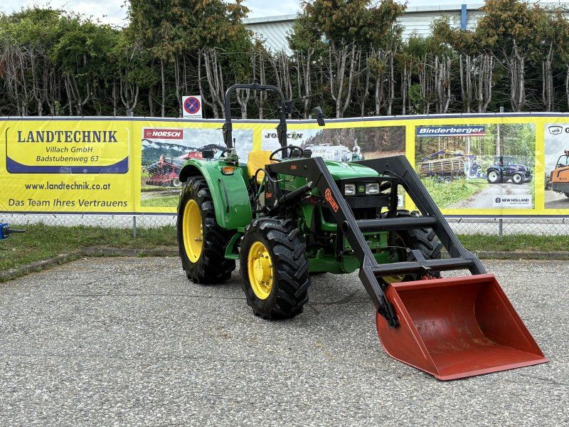 John Deere 5055E