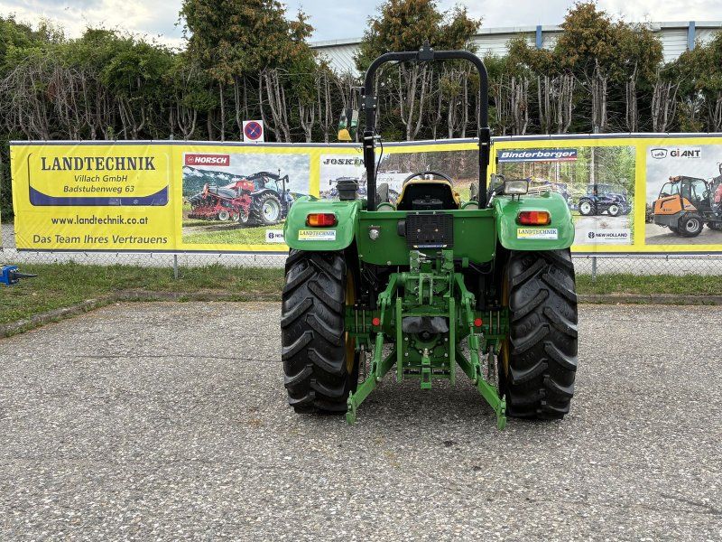 John Deere 5055E