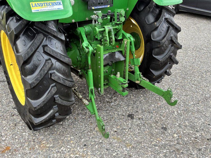 John Deere 5055E