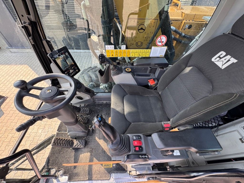 CAT M316