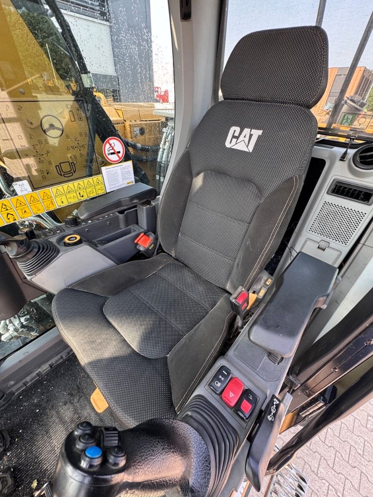 CAT M316