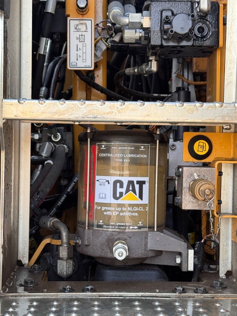CAT M316