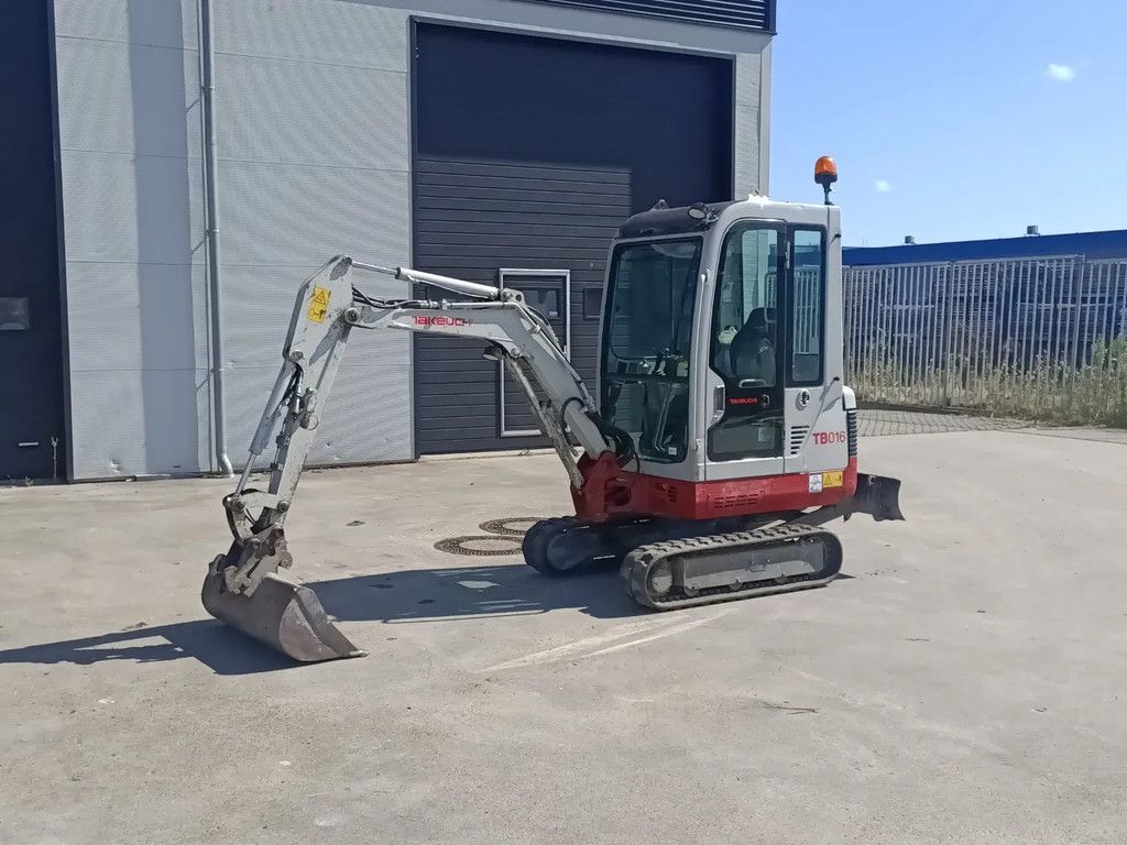 Takeuchi TB016