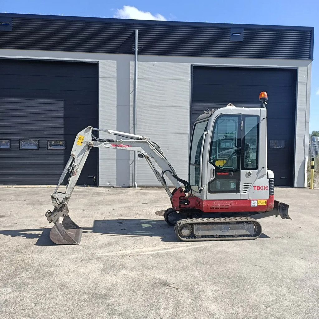 Takeuchi TB016