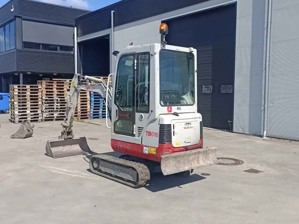 Takeuchi TB016