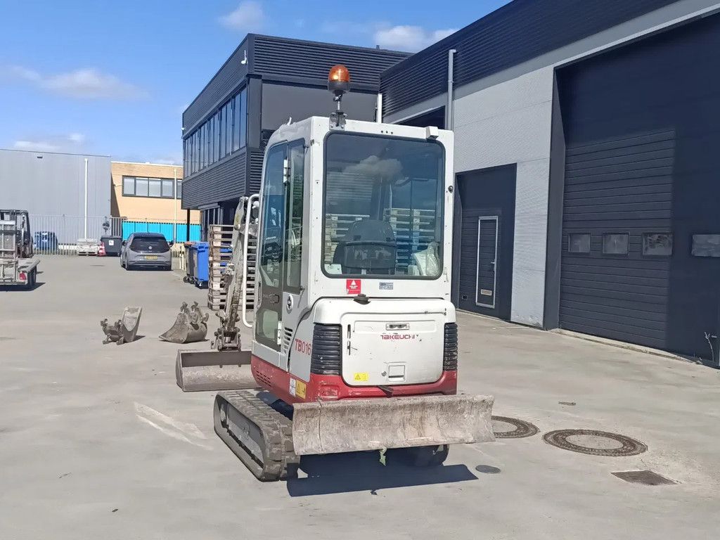 Takeuchi TB016