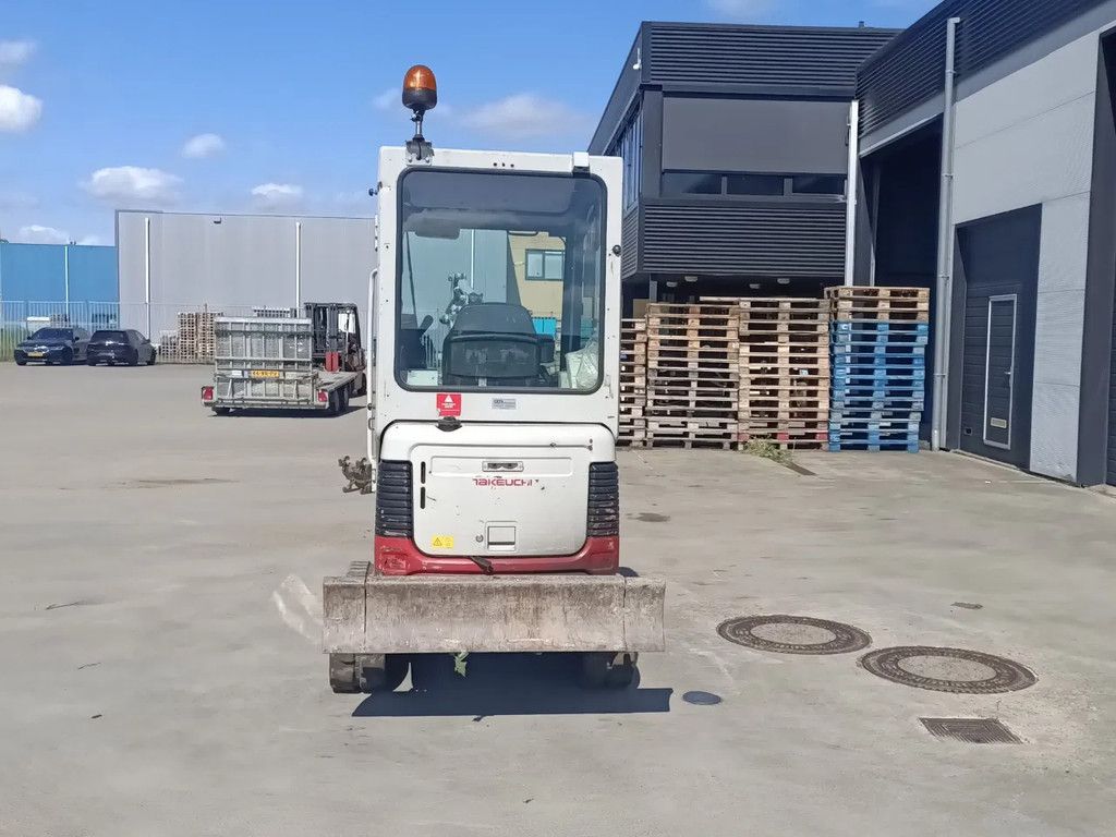 Takeuchi TB016