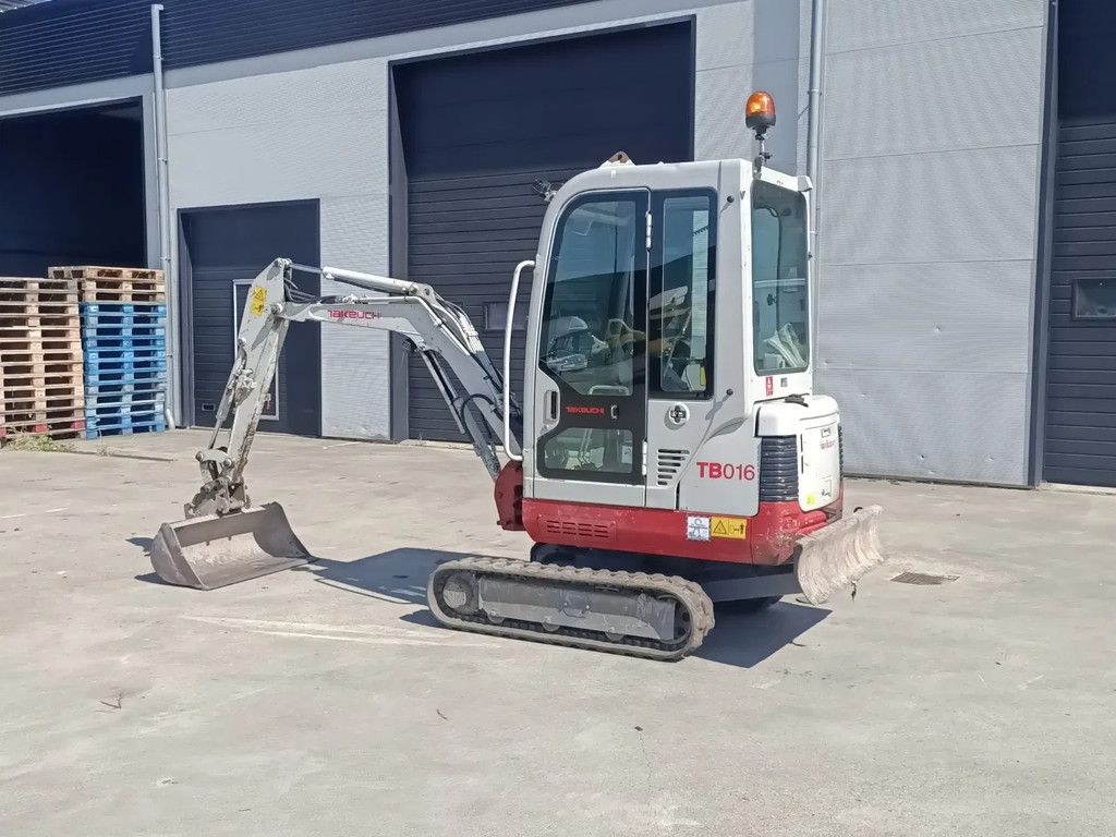 Takeuchi TB016