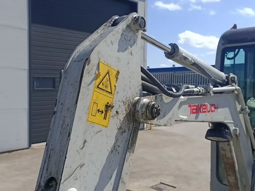 Takeuchi TB016