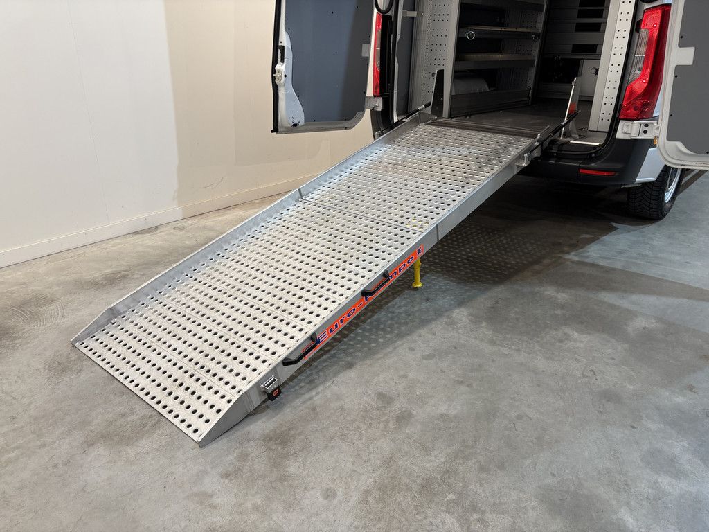 Mercedes-Benz Sprinter 311 CDI L2H2 / Euro 6 / Servicebus / Bott inrichting / 220V / Airco / Oprijplaat / Compressor / CarPlay / Camera / 85.395 KM !!