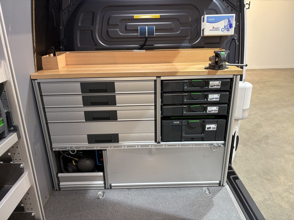 Mercedes-Benz Sprinter 311 CDI L2H2 / Euro 6 / Servicebus / Bott inrichting / 220V / Airco / Oprijplaat / Compressor / CarPlay / Camera / 85.395 KM !!
