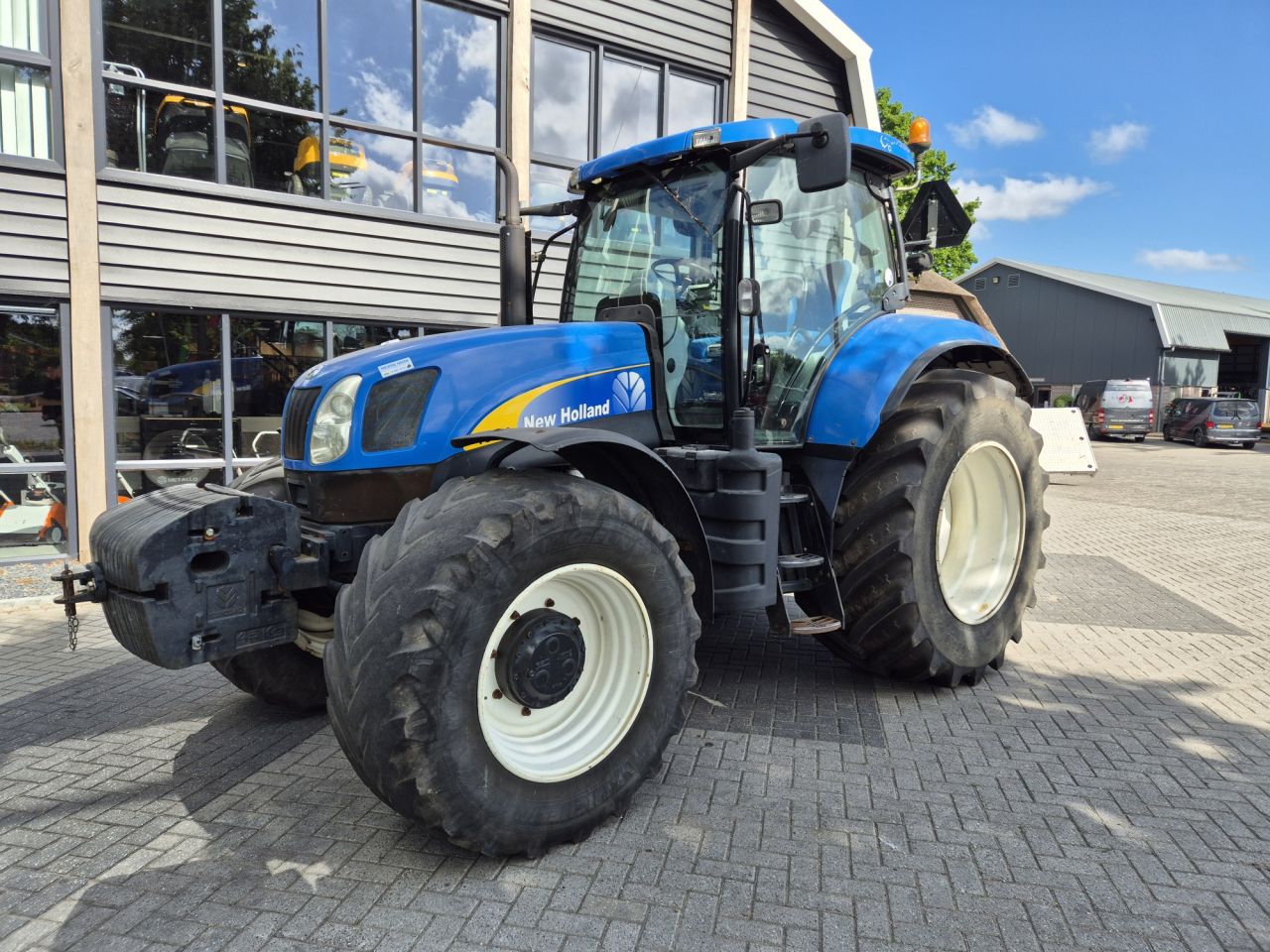 NEW HOLLAND T6080 tractor met 155 pk en 6 cilinder