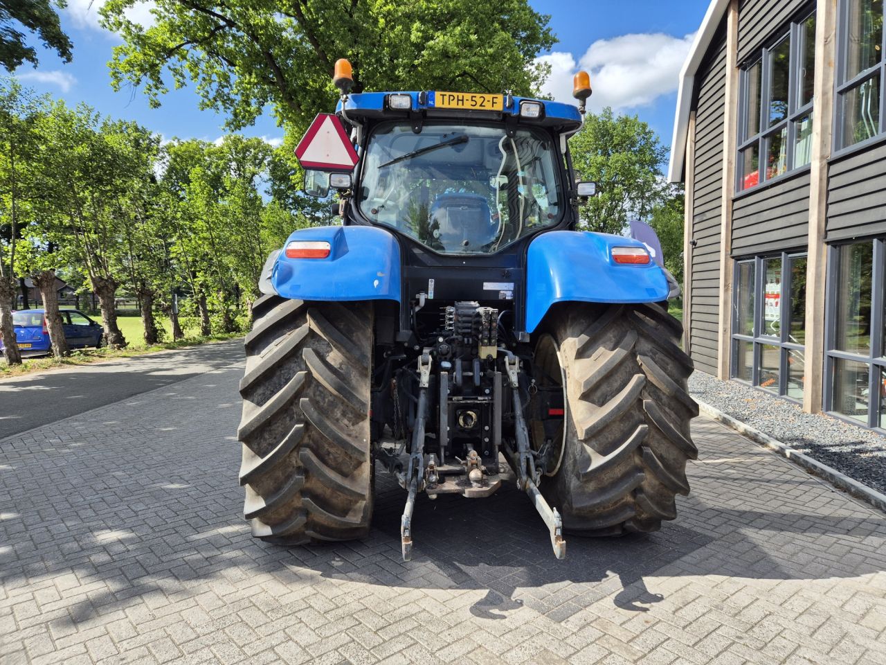NEW HOLLAND T6080 tractor met 155 pk en 6 cilinder