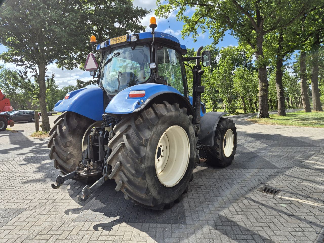 NEW HOLLAND T6080 tractor met 155 pk en 6 cilinder