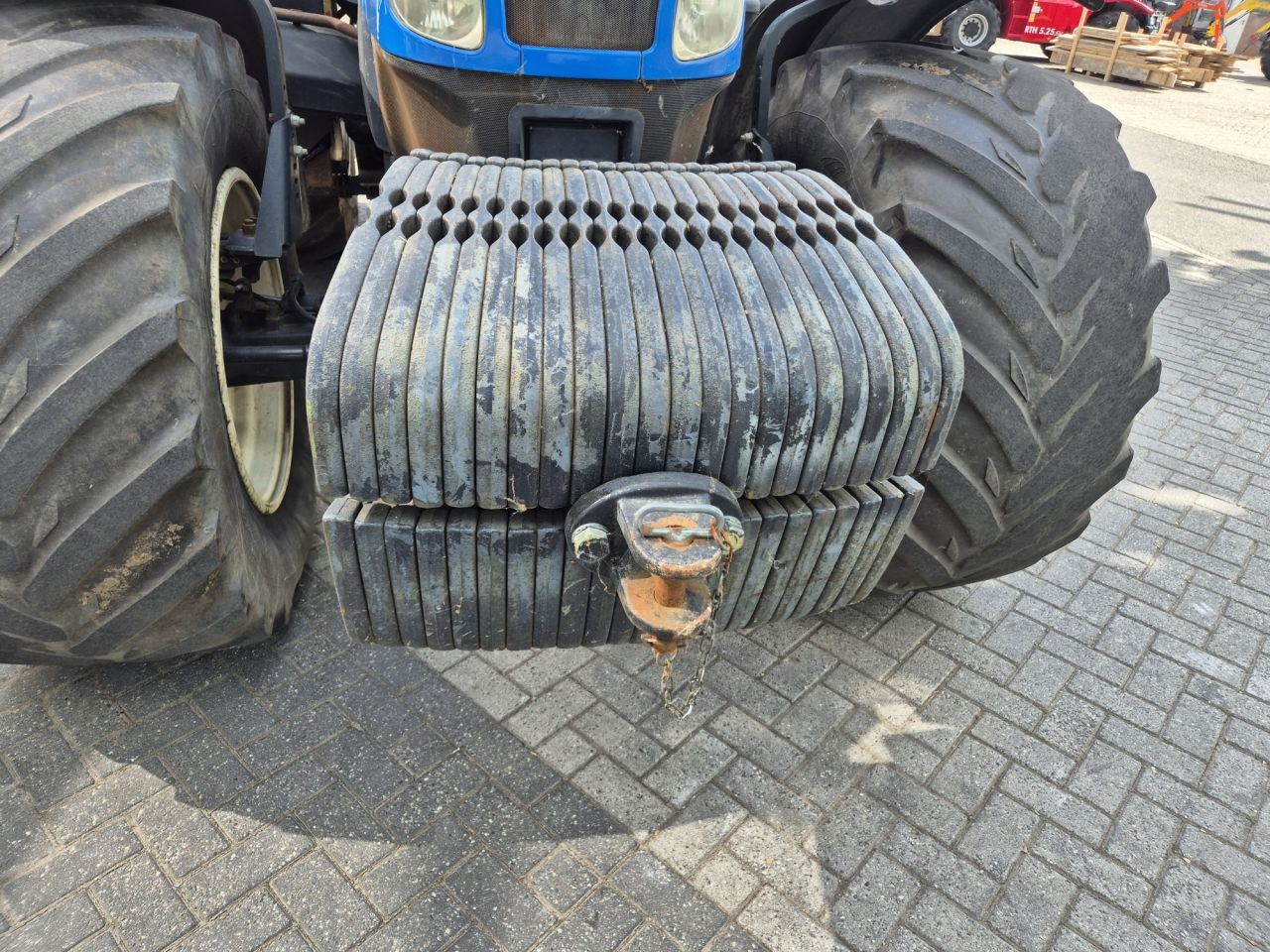 NEW HOLLAND T6080 tractor met 155 pk en 6 cilinder