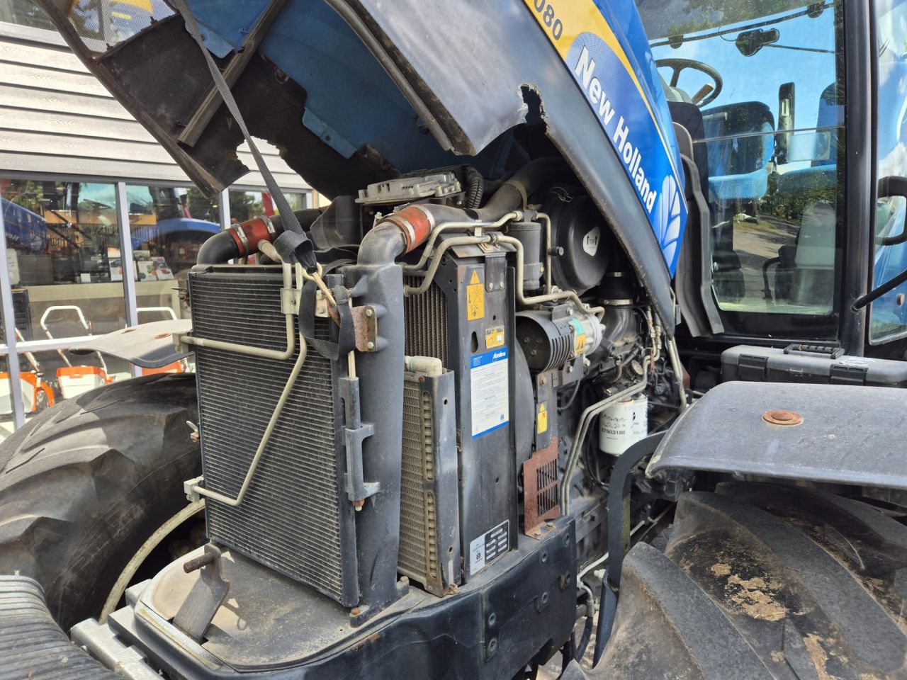 NEW HOLLAND T6080 tractor met 155 pk en 6 cilinder