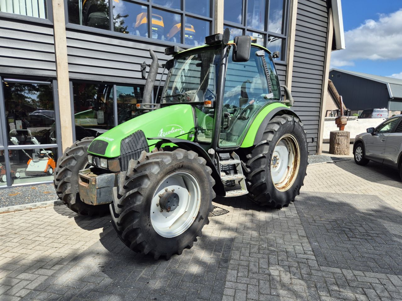 DEUTZ AGROTRON 85 tractor met 4 cilinder en 85 pk