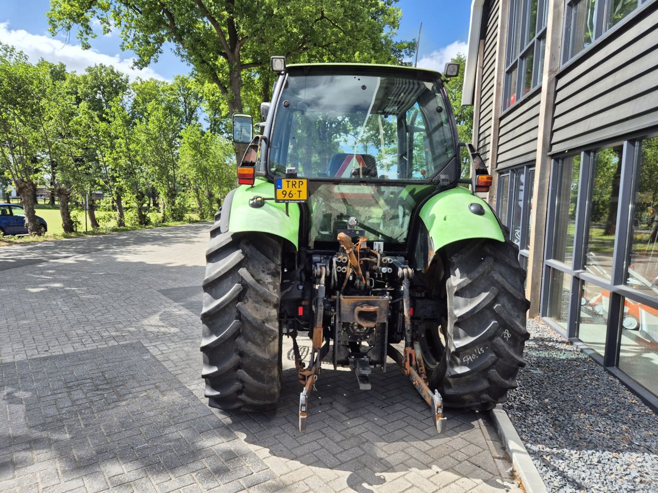 DEUTZ AGROTRON 85 tractor met 4 cilinder en 85 pk