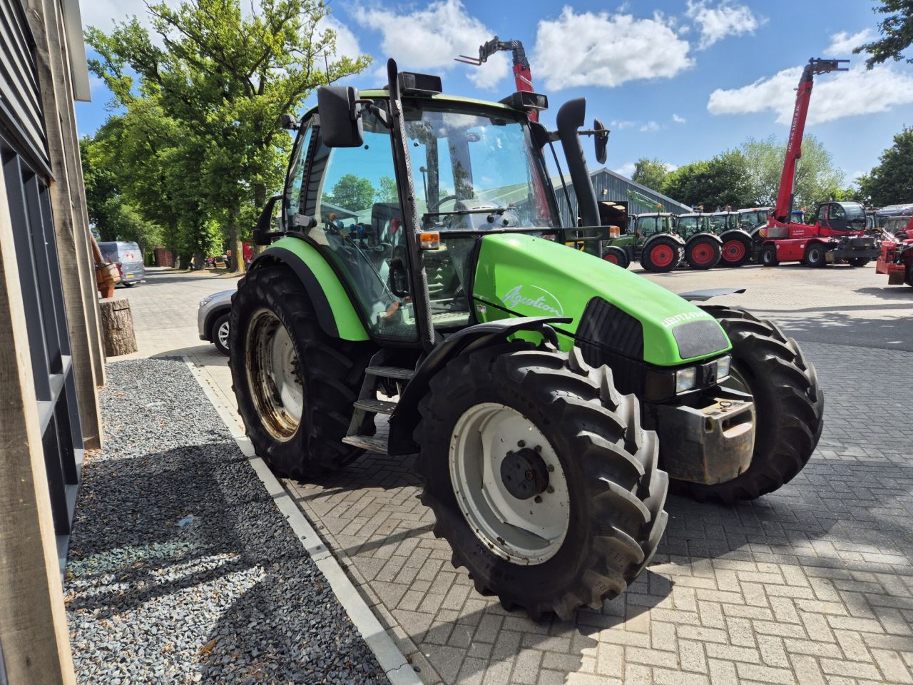 DEUTZ AGROTRON 85 tractor met 4 cilinder en 85 pk